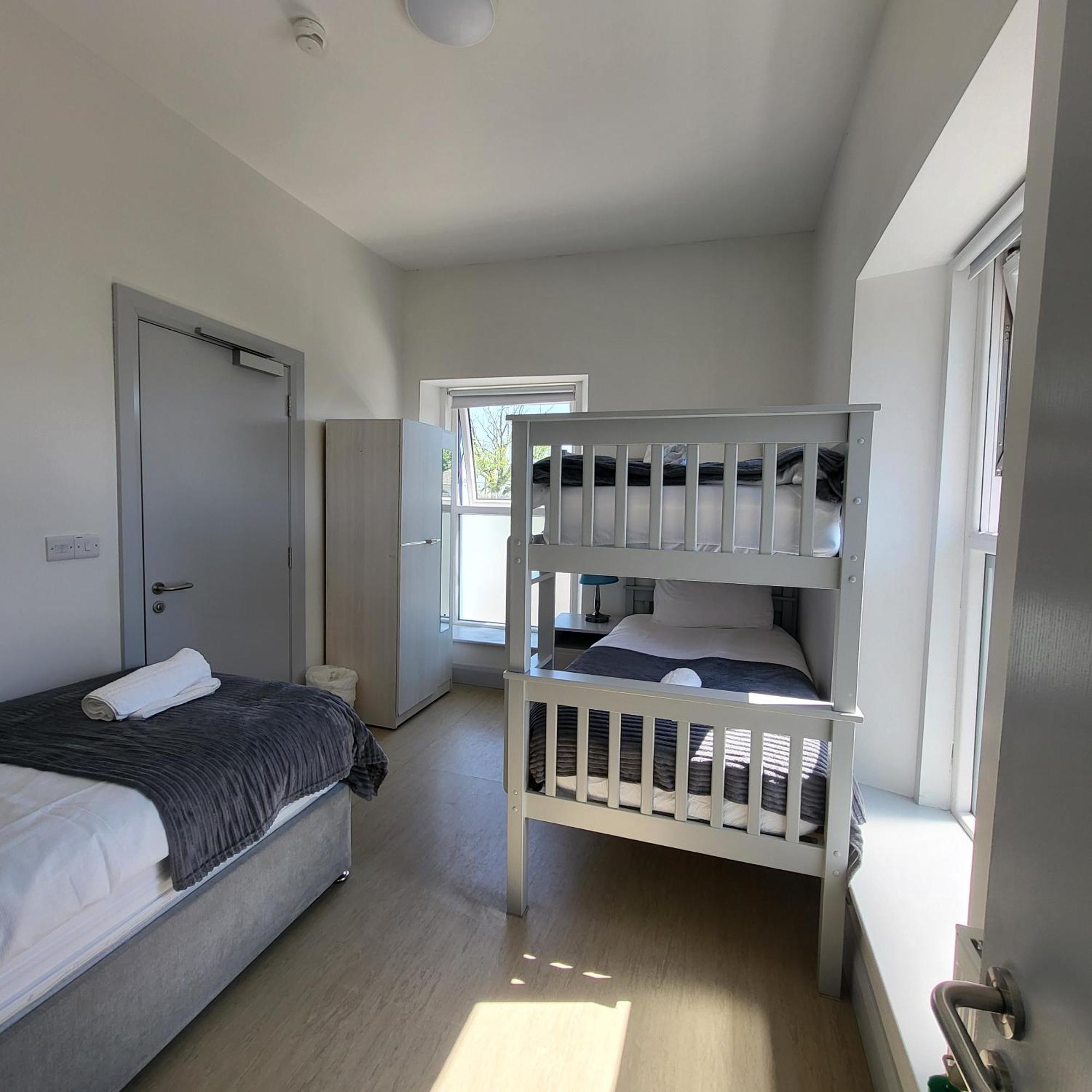 Хостел Trivia House Swanlinbar Экстерьер фото